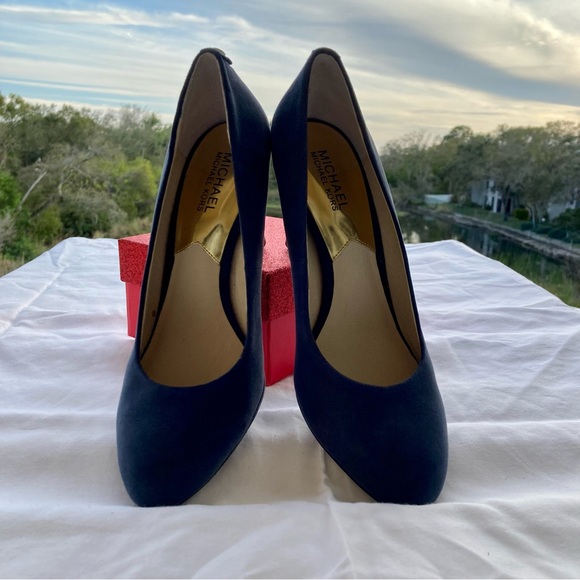 Navy Suede Michael Kors Pump SIZE: 8,5-9 - Picture 1 of 8